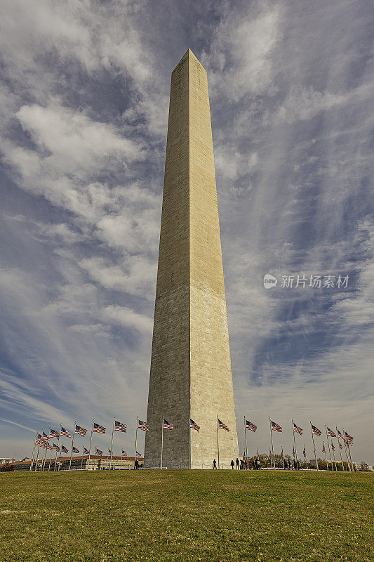 华盛顿纪念碑是位于华盛顿特区国家广场西端的一座方尖碑，是为纪念美国第一任总统乔治·华盛顿将军而建的。