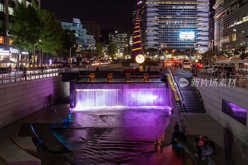 清溪广场和清溪川的夜晚，首尔，韩国