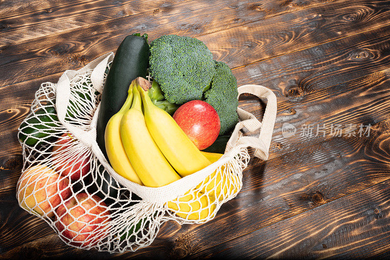 “零浪费”的概念。蔬菜和水果在环保可持续和可重复使用的袋子