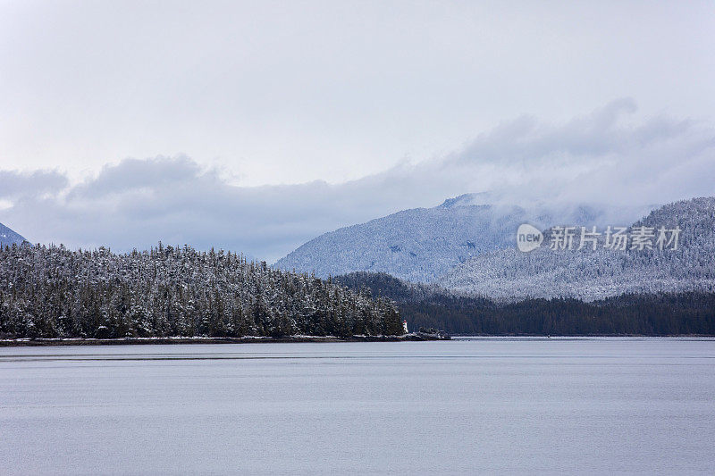 多雪中环海岸上午