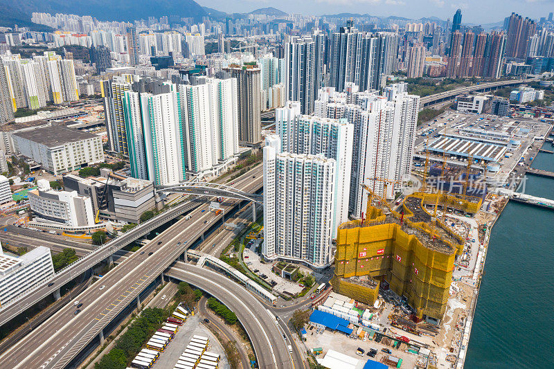 香港九龙的公路和城市现代建筑