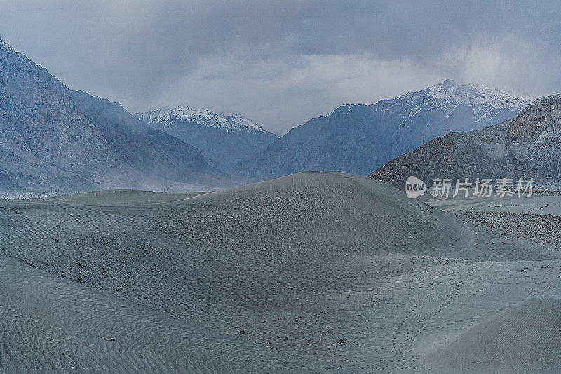 风景如画的Katpana沙漠在巴基斯坦北部