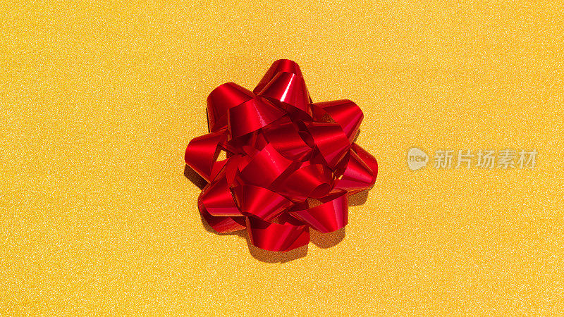 包装纸上的红色礼品蝴蝶结。模型
