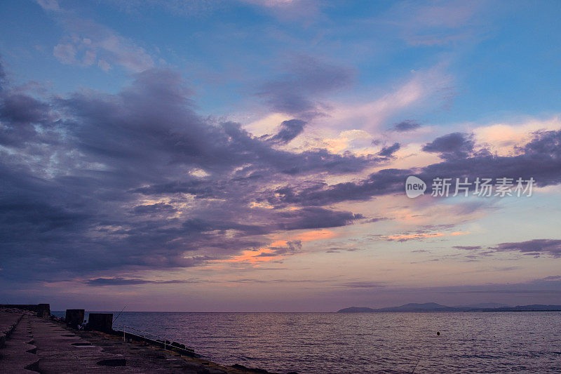 海上美丽的日落