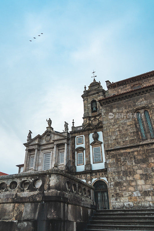 圣弗朗西斯纪念碑教堂在波尔图，葡萄牙