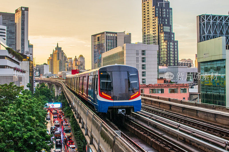 泰国曼谷的轻轨列车