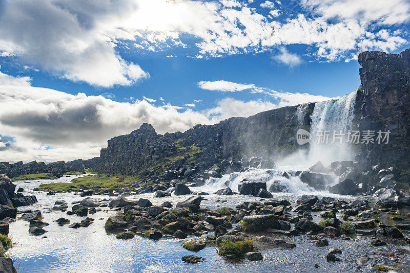 冰岛Thingvellir国家公园的Oxararfoss瀑布。