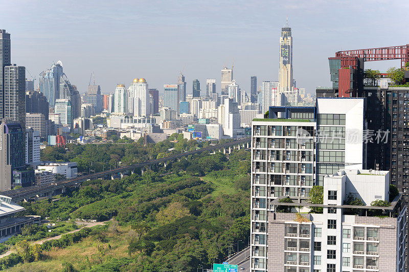 绿地Makkasan和petchaburi路前往费耶台首都泰国曼谷