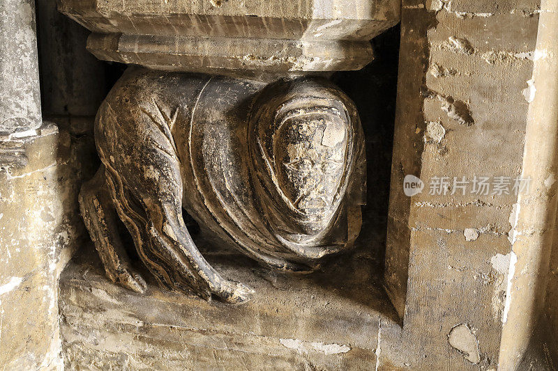 布里斯托尔大教堂的中世纪雕刻柱