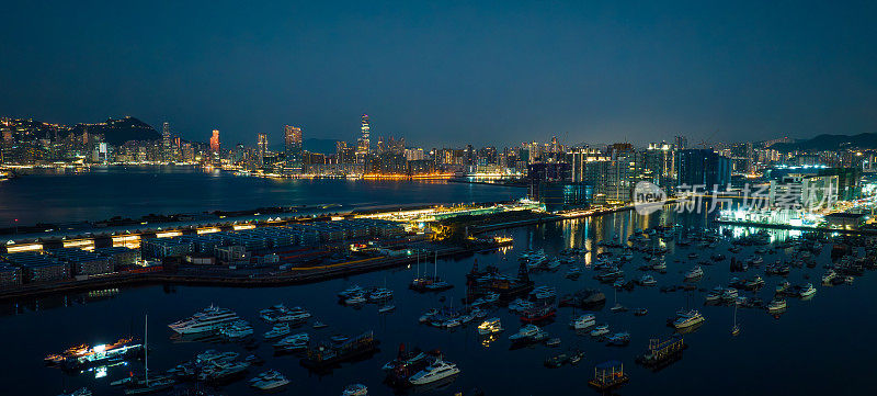 香港启德邮轮码头公园，以中环为背景