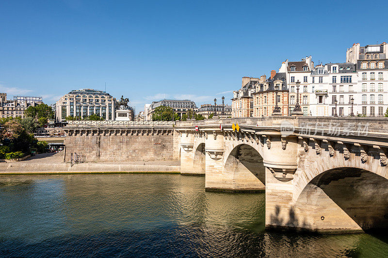 1607年在法国巴黎的新桥