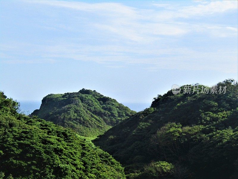 日本。7月。天空，高山，还有一片大海。