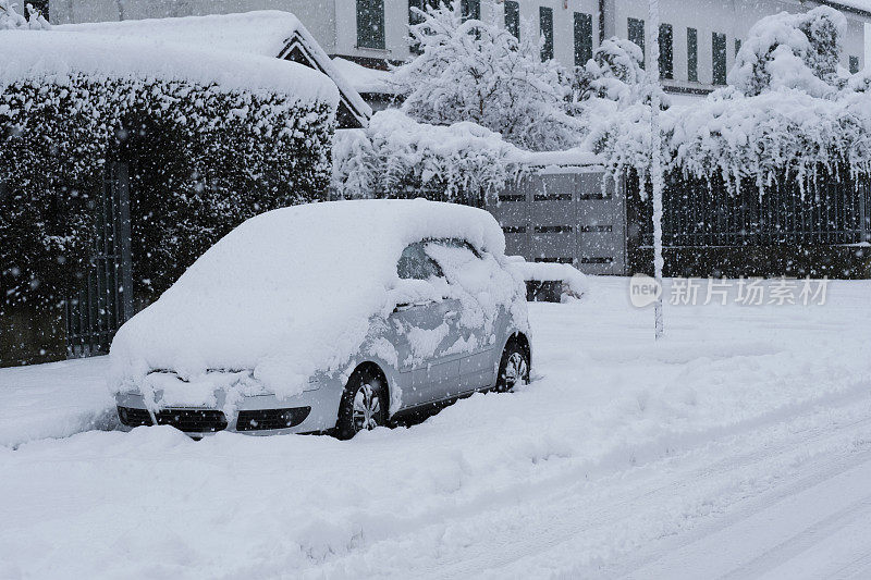 车下的雪