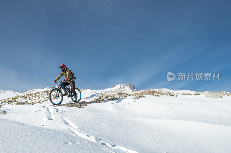 雪的自行车