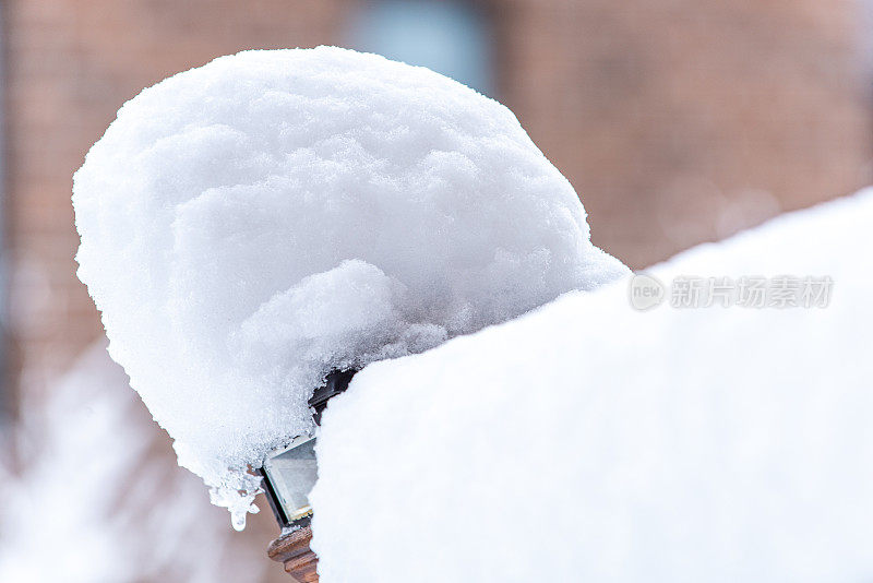 后院正在下雪