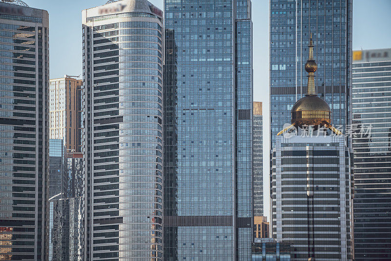 青岛金融中心的现代建筑背景
