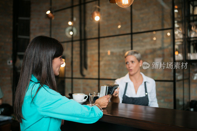 用信用卡买杯咖啡