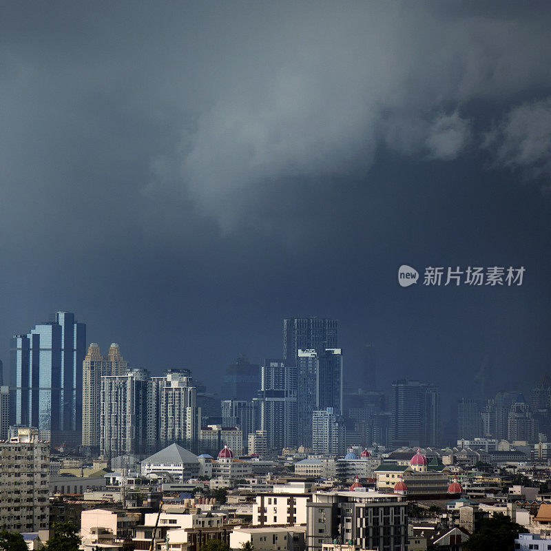 热带风暴期间曼谷的城市景观