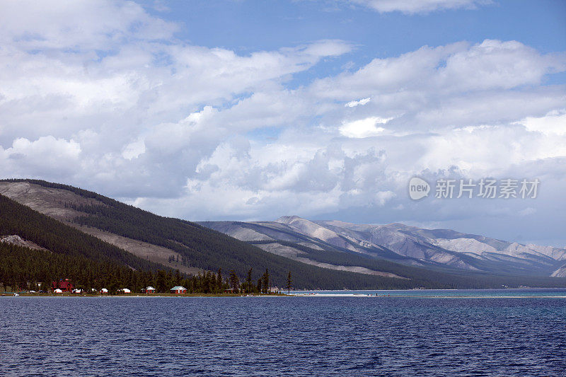 蒙古北部的Khovsgol湖