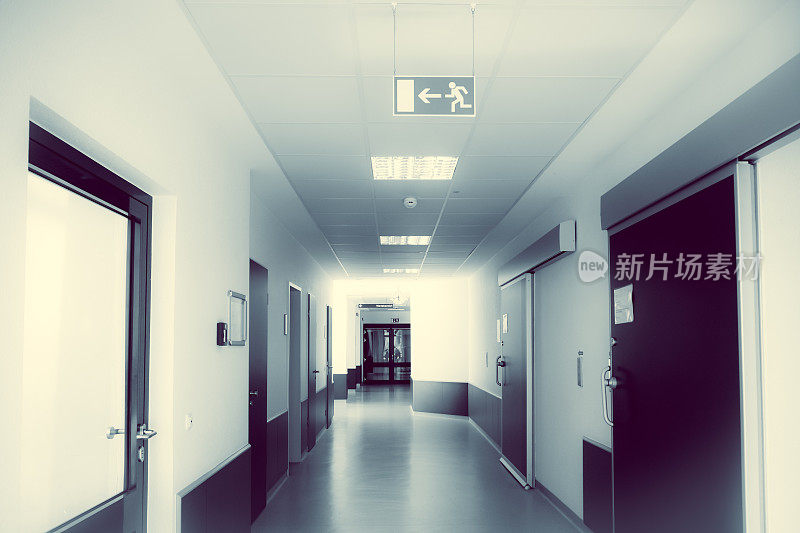 医院的走廊。