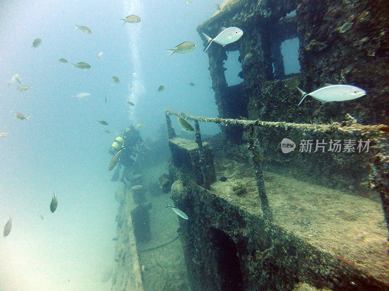 沉船潜水员