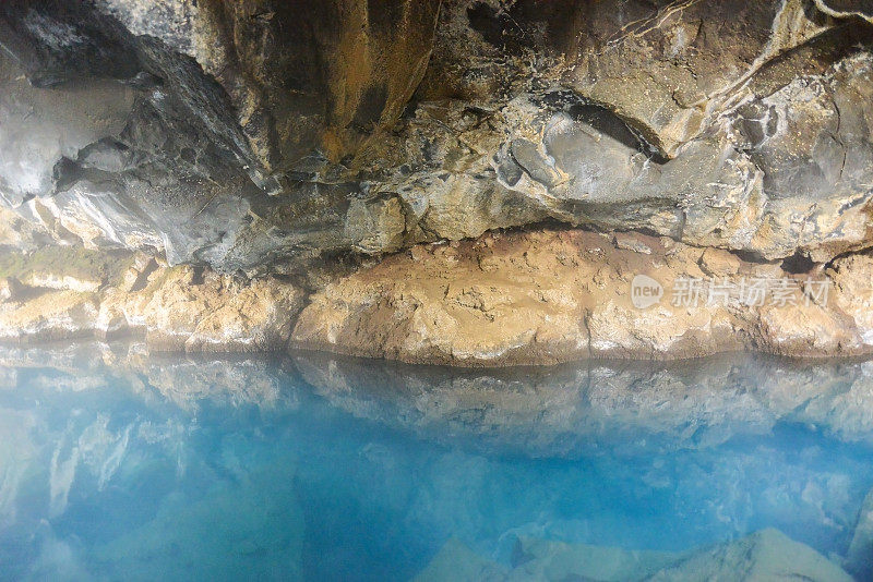 Grjótagjá冰岛的洞穴