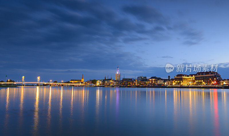 坎彭市的夜景