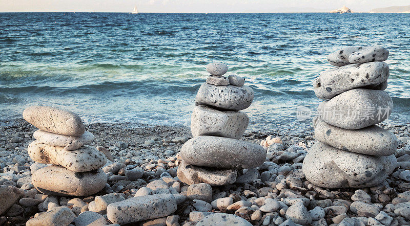 海滩上的一堆卵石