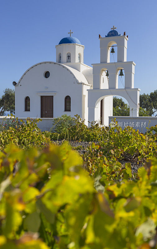 希腊伊亚岛圣托里尼教堂的十字钟楼