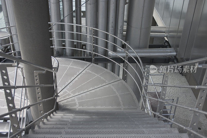 现代建筑的室外金属楼梯