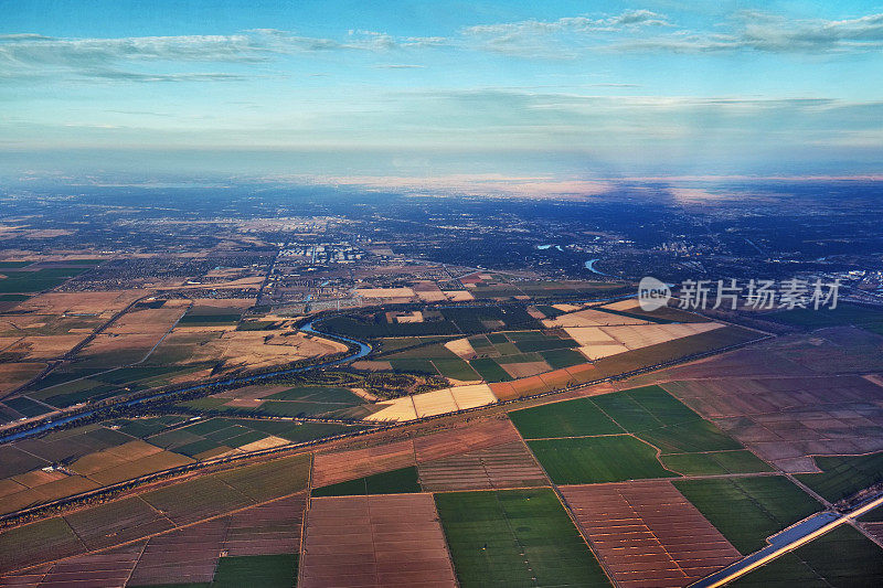 从空中俯瞰萨克拉门托和周边地区