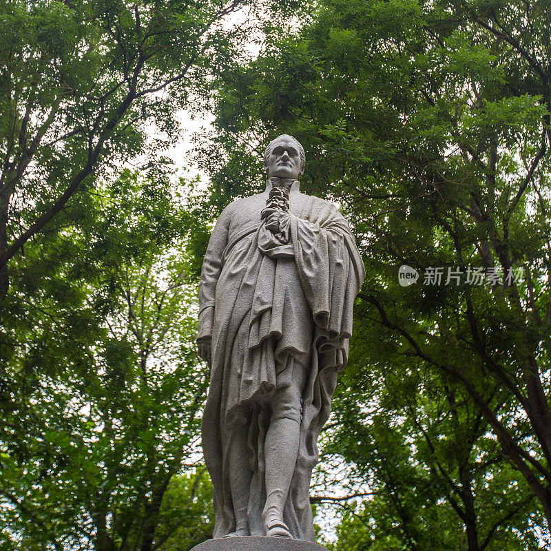 亚历山大•汉密尔顿雕像
