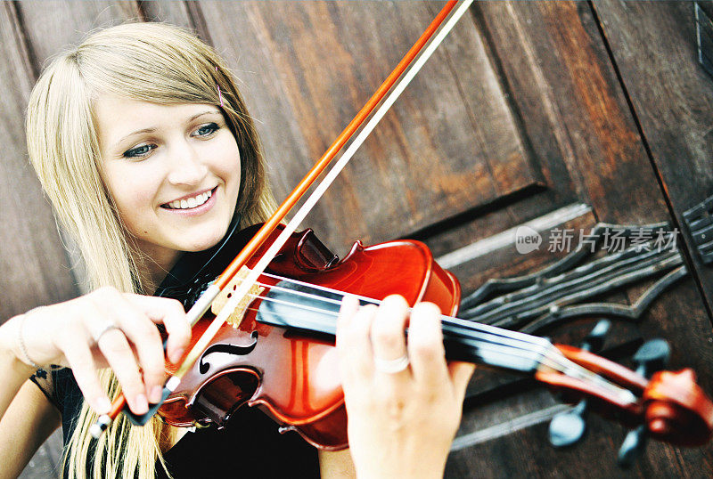 女小提琴家