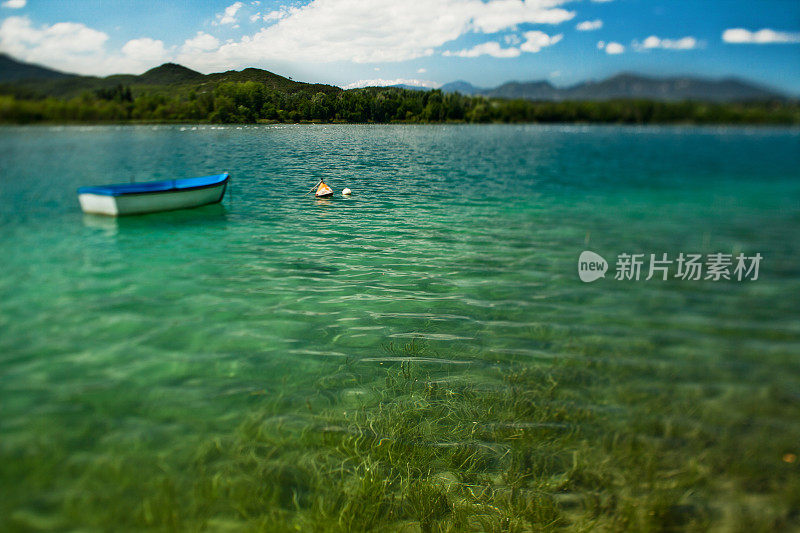 班约莱斯湖和船