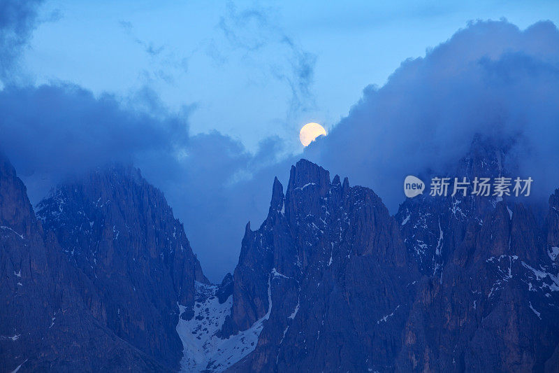 奥尔佩在玫瑰山三峰。