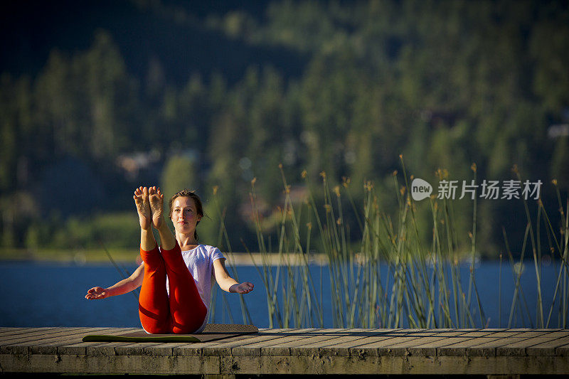瑜伽在湖