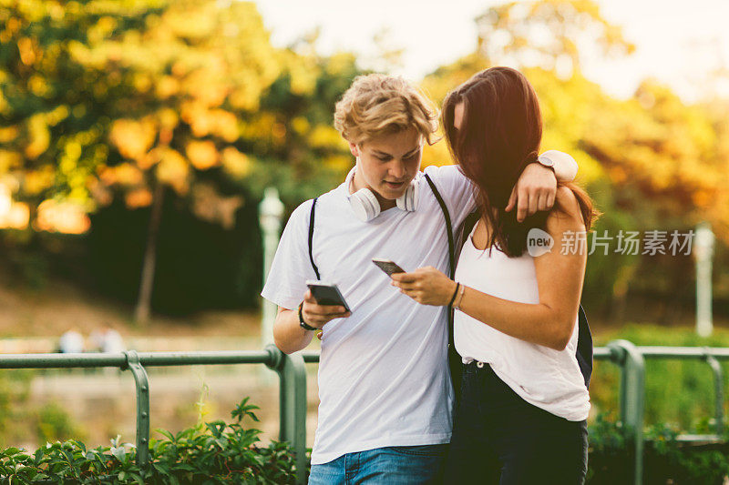 青少年情侣手机游戏