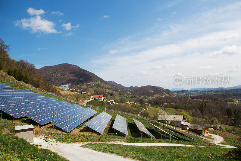 农村的太阳能电池板