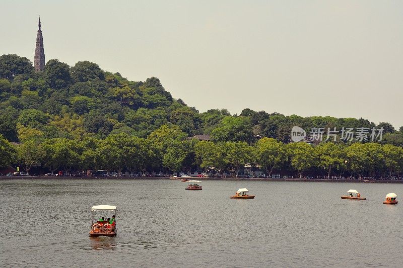 西湖和宝塔，中国杭州