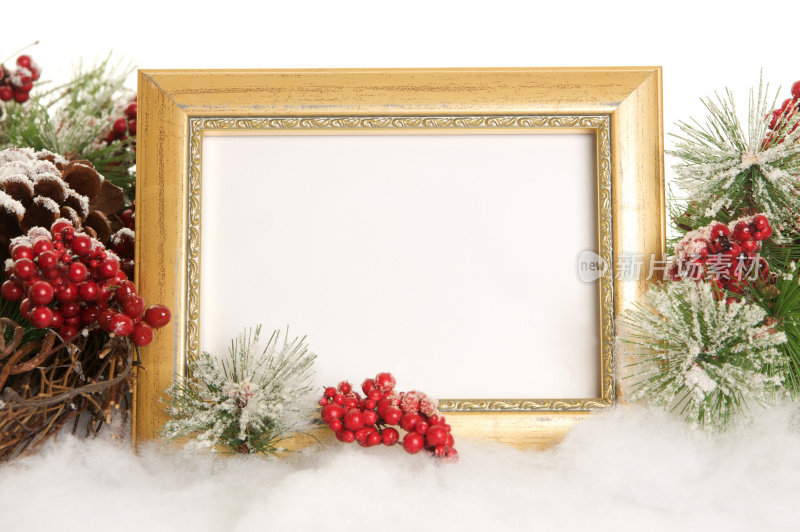 一个金色的相框，旁边是雪花和圣诞装饰