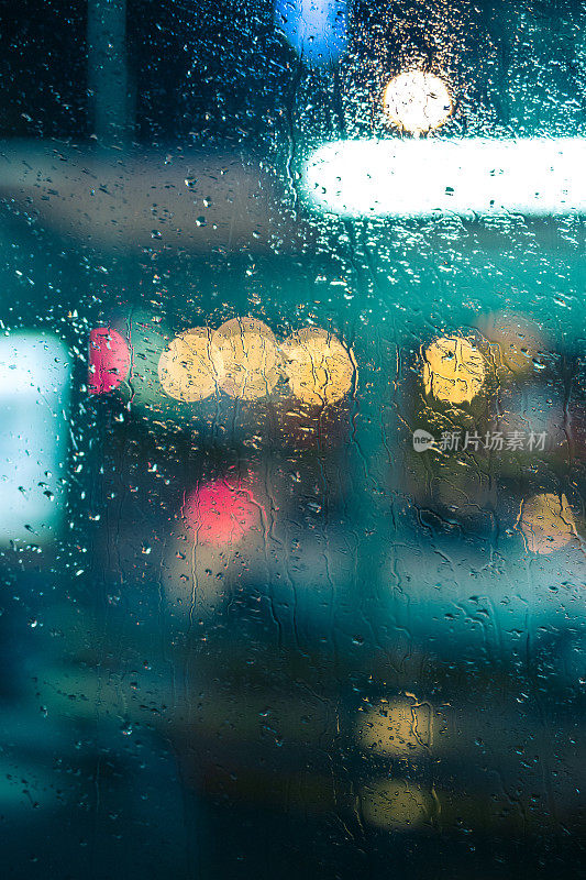 雨滴，交通灯，电车窗户