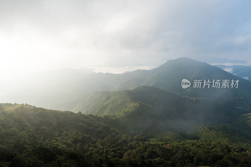 迷雾山脉的一层层