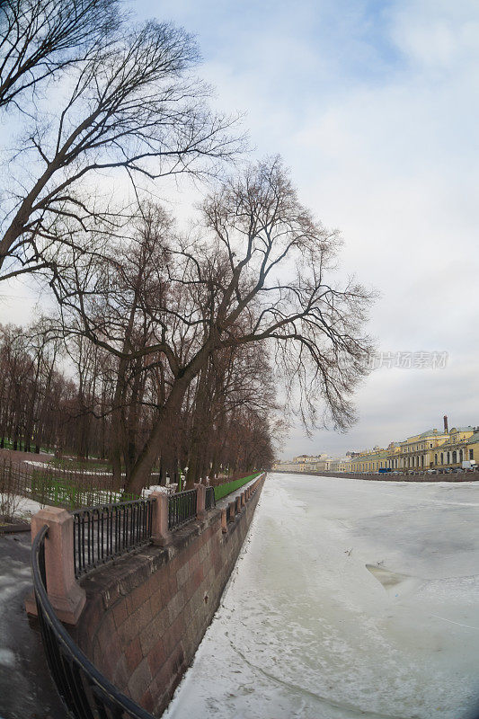 从广角镜头看圣彼得堡