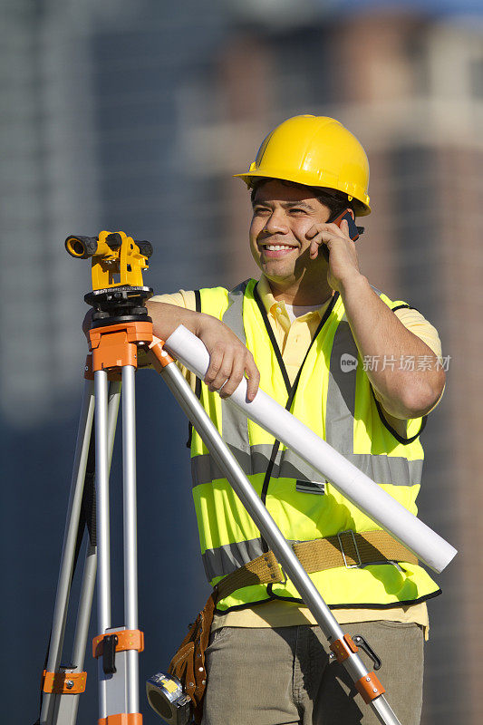 西班牙建筑工人打电话