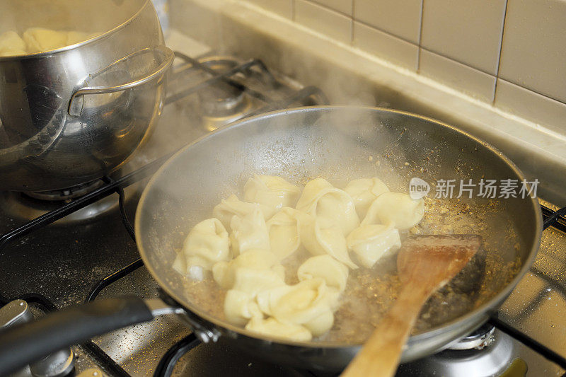 烹饪托特洛尼，意大利面食