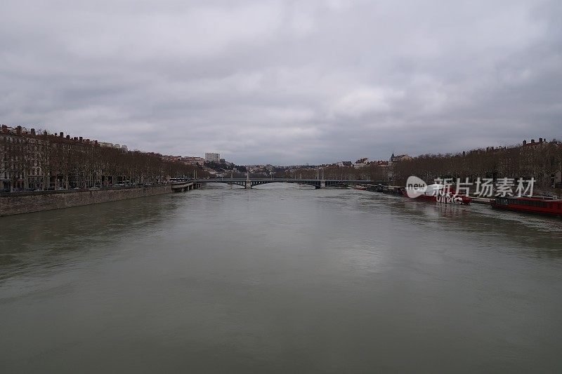 观Rhône河和里昂河岸，法国