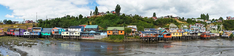 Palafitos全景图在卡斯特罗岛Chiloé，智利