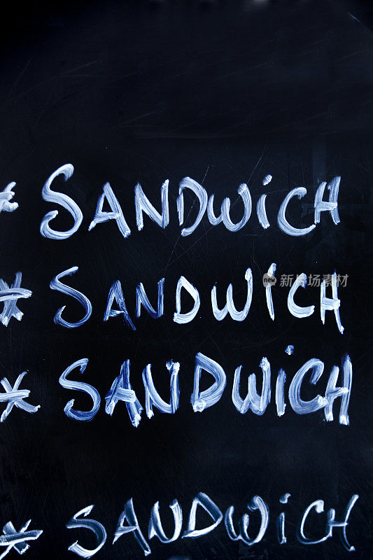 黑板上的三明治菜单。