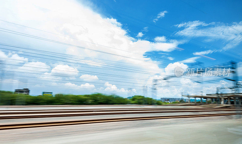 空旷的铁路景观