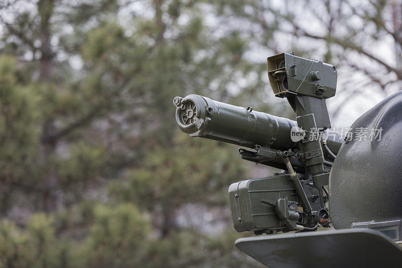 装甲运兵车上装有望远瞄准器的榴弹发射器